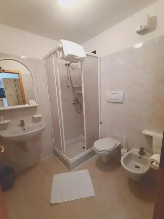 Standard Triple room with balcony