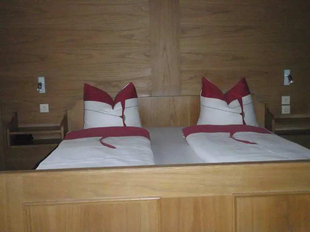 Standard Double room with balcony (full double bed)
