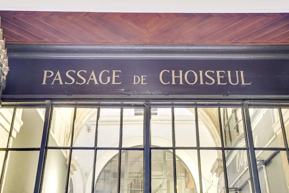 Historical Apartment in the Heart of Paris - 3