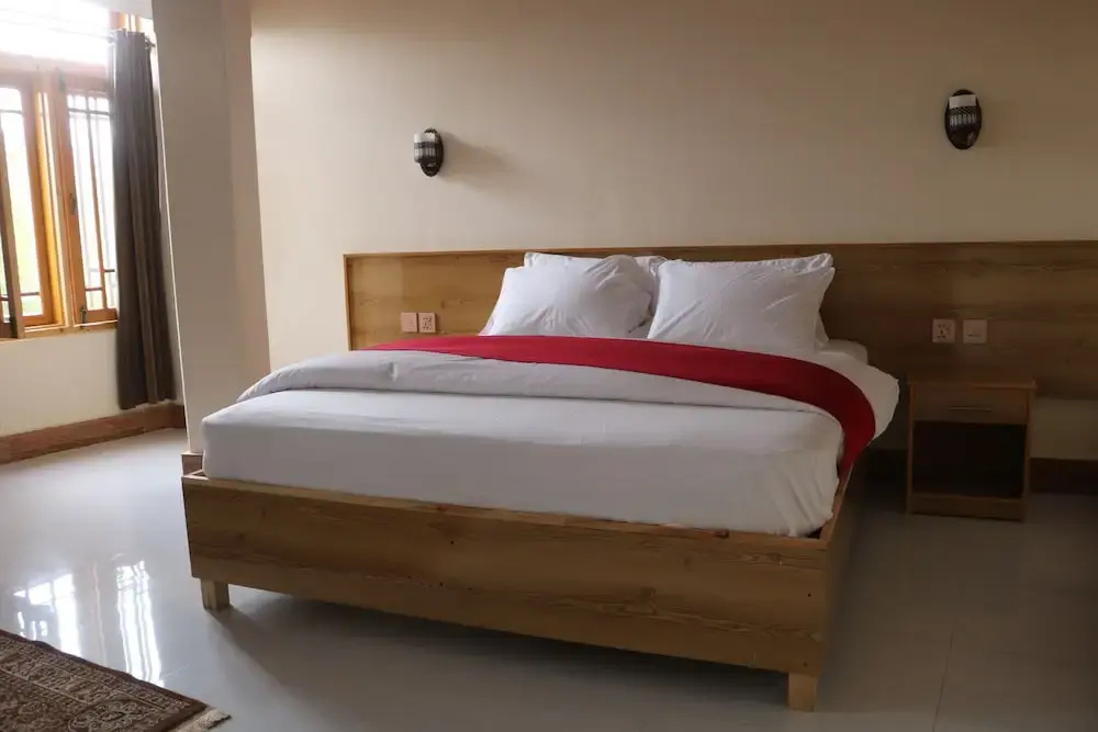 Deluxe Double room (full double bed)