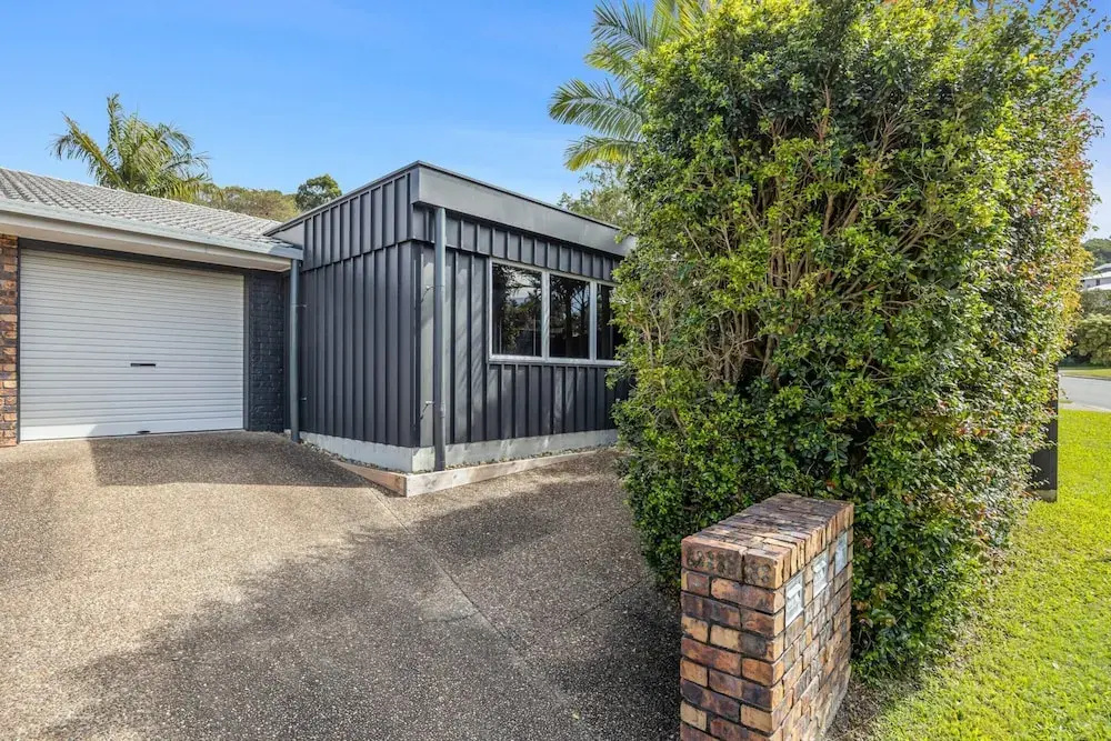Trendy 2-bed Home With Outdoor Entertainment