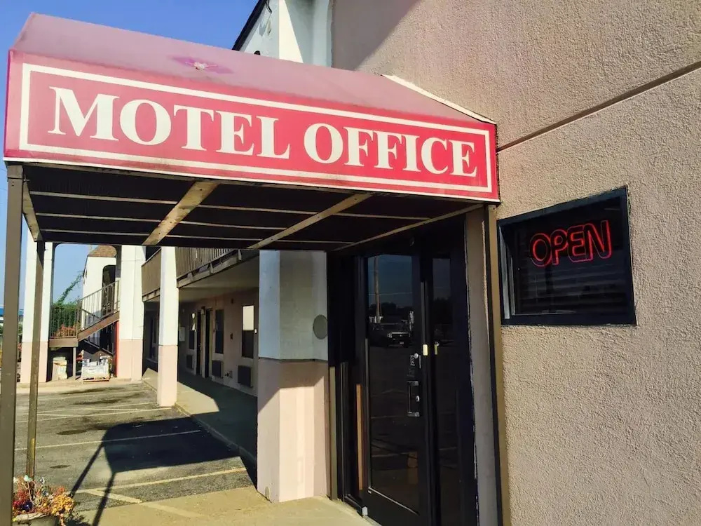 Deluxe Inn