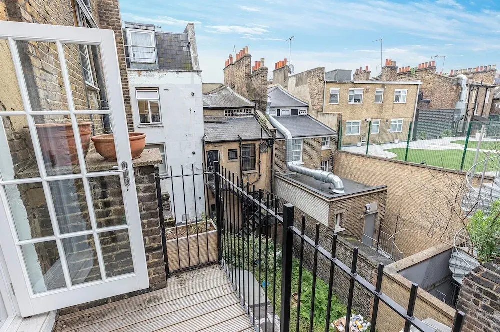 Rustic 2BR apt with balcony in Pimlico near Victoria
