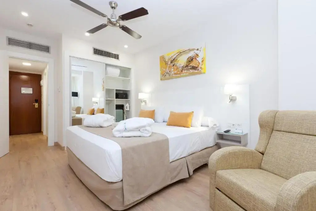 Executive Double room (full double bed)