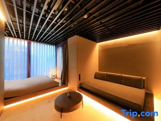 Superior Double room with city view (full double bed)