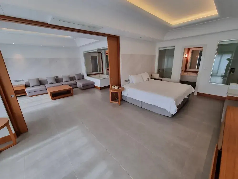 Suite with park view