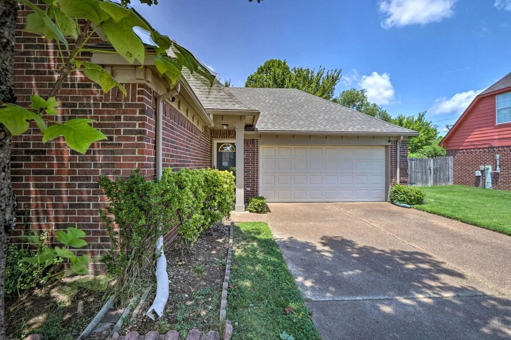 Memphis House w/ Yard 25 Minutes to Beale Street!
