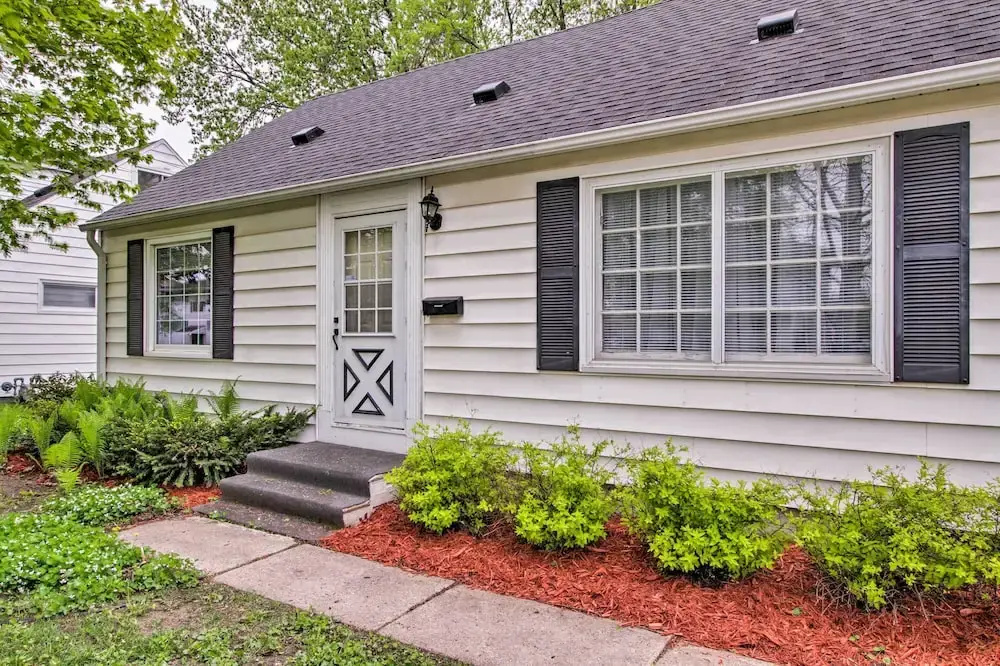 Rochester House w/ Yard - 5 Minutes to Mayo Clinic