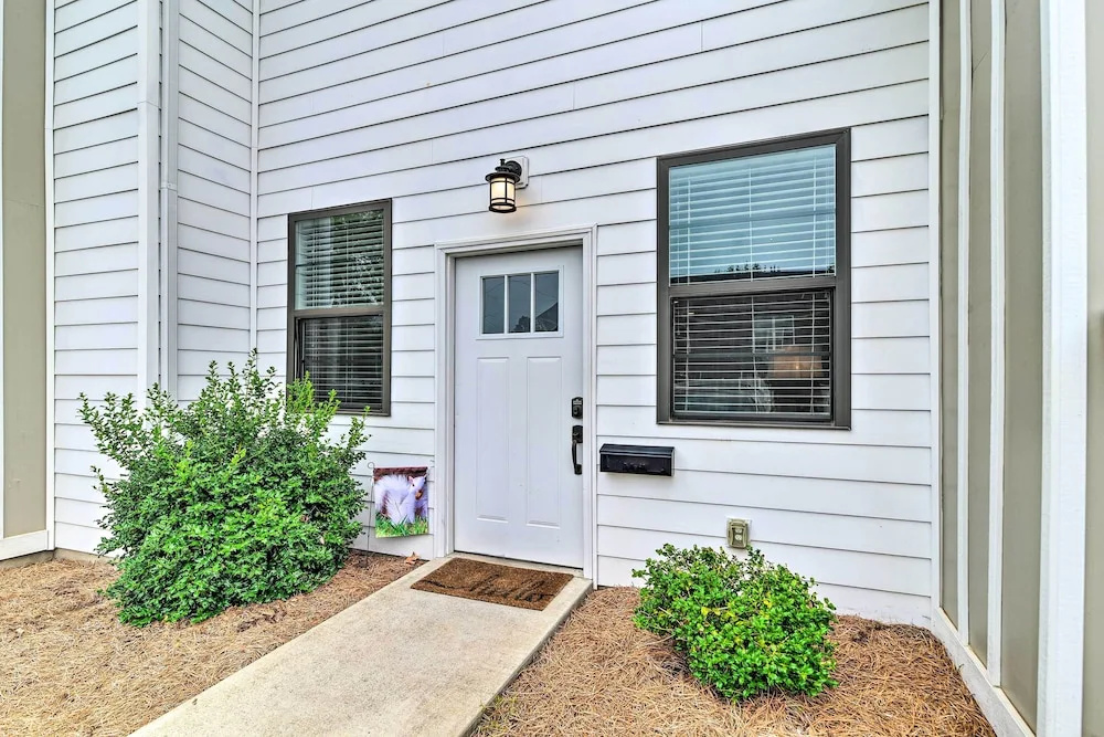 Bowling Green Apartment in the Heart of Town!