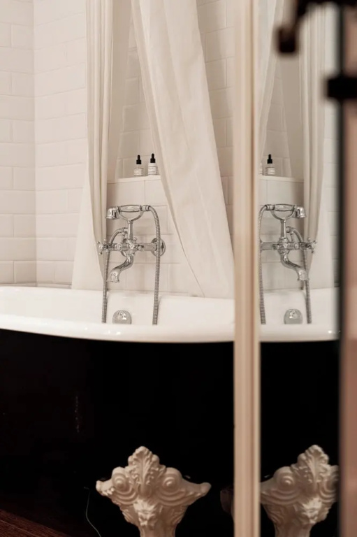 Hôtel du Petit Moulin, Haute Couture hotel by Lacroix 83