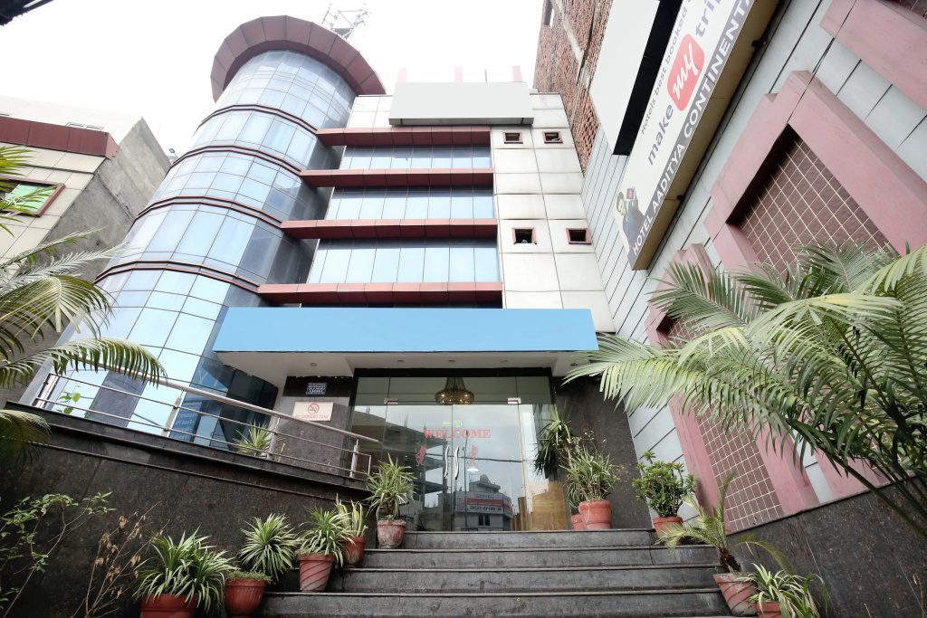 Hotel Aaditya Majha Continental by OYO Rooms