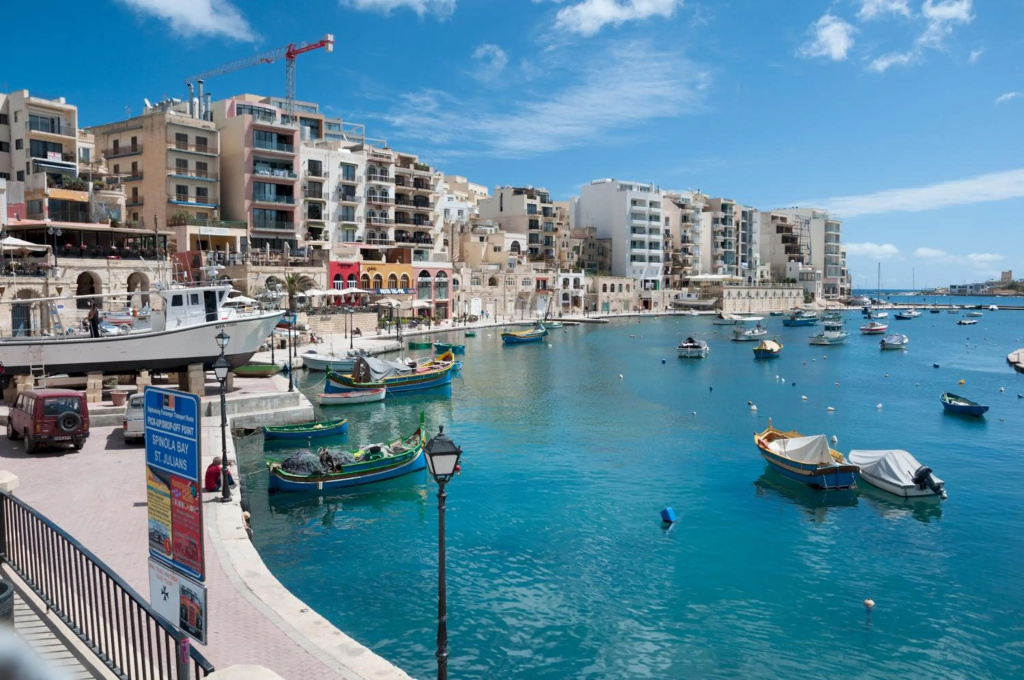 Modern 2BR Apartment in Central St Julian s