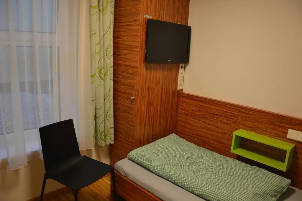 Karlingerhaus Hotel Hostel Home