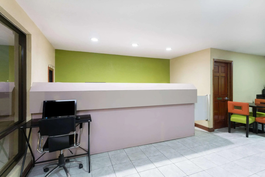 Lobby & Reception