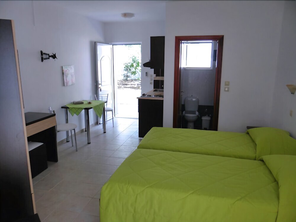 Anelia Boutique Studios & Apartments 3 *