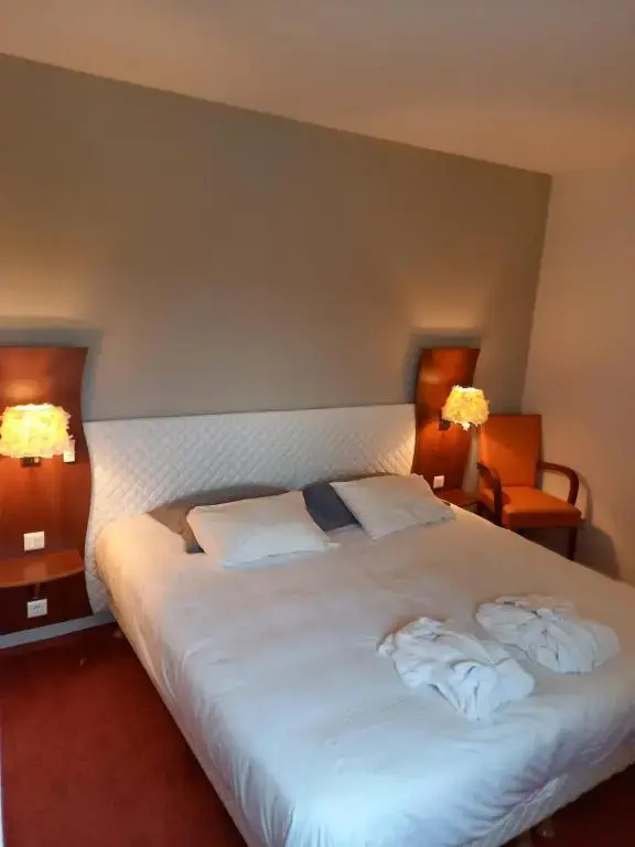 Standard Double room with pool view (full double bed)
