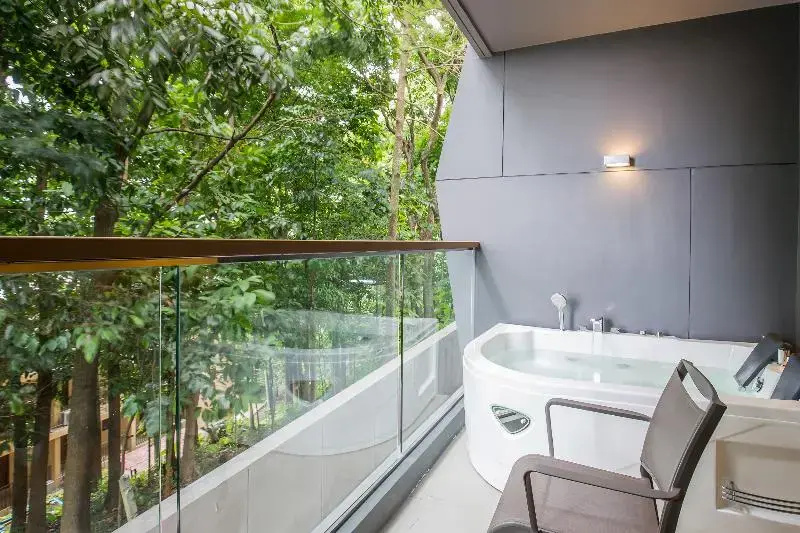 SIS Over The Garden Double room with balcony and with garden view (twin beds)
