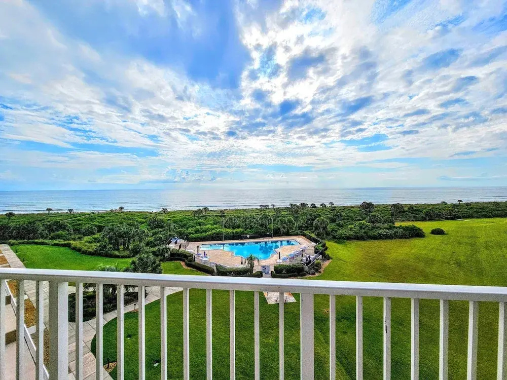 Breathtaking 5th Floor Ocean Views. Corner Unit Wraparound Balcony! 3 Pools