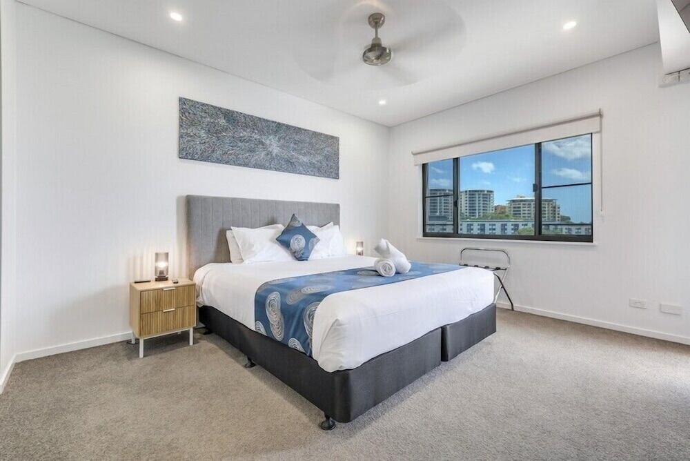 2 Bedrooms Apartment with bay view
