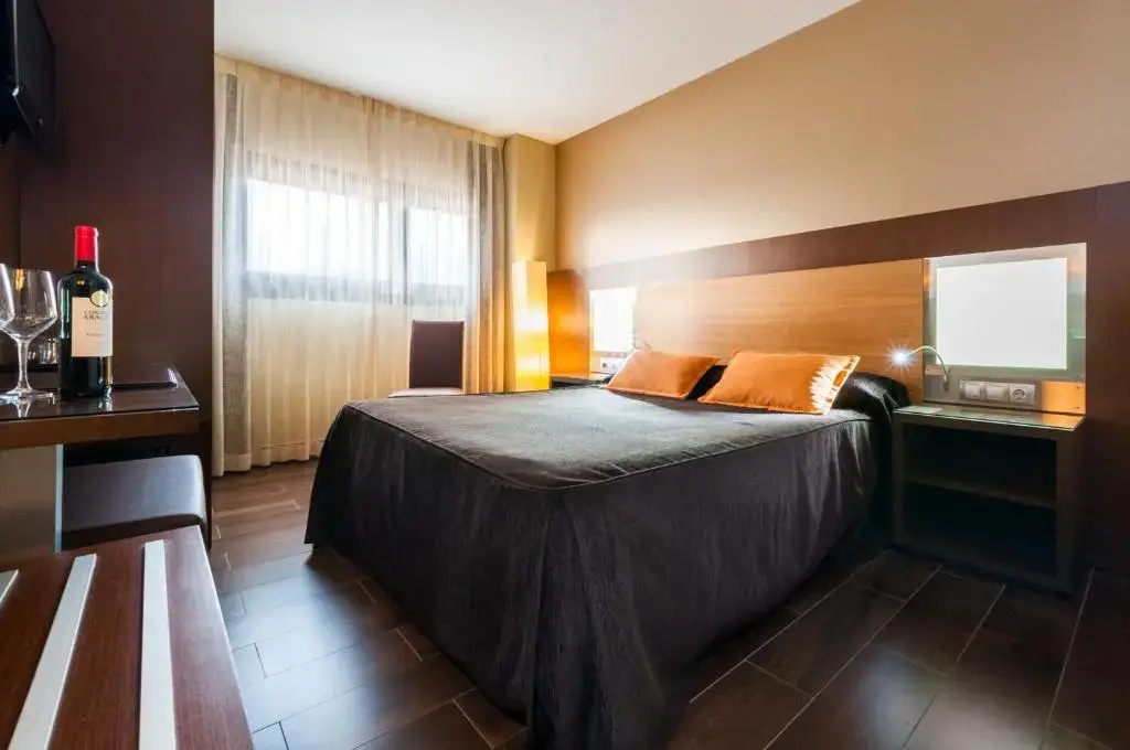 Double room (full double bed)