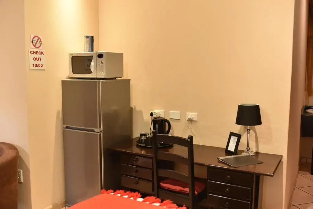 Standard Double room with pool view (full double bed)