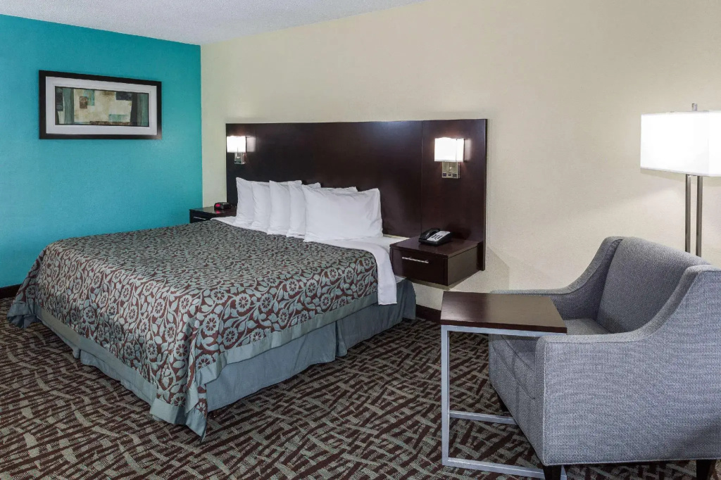 Deluxe Double room (full double bed)