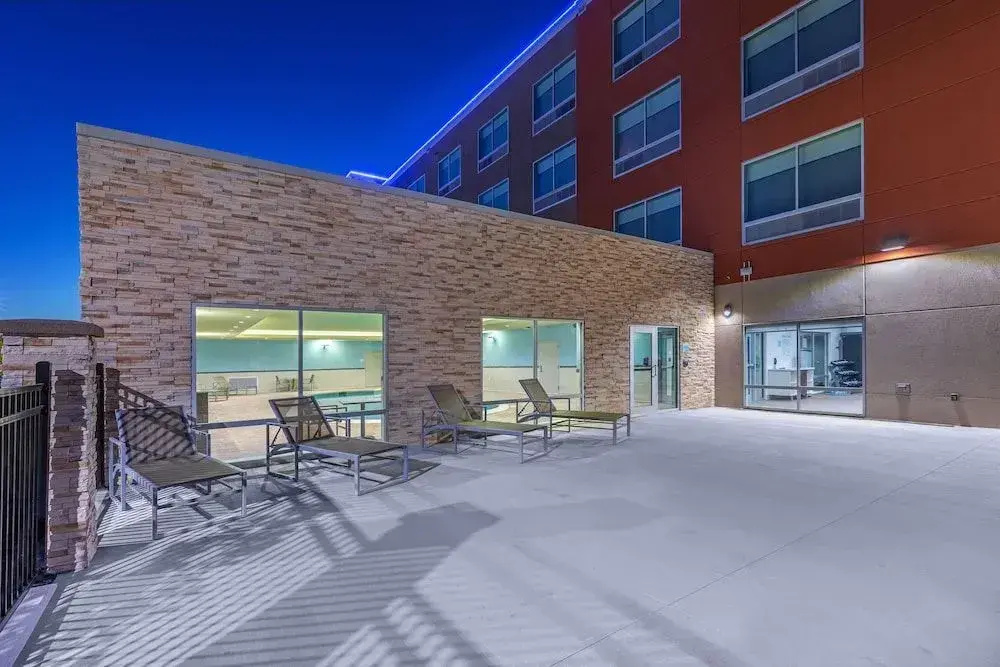 Holiday Inn Express & Suites Parsons