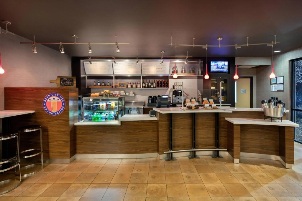 Courtyard by Marriott Grand Rapids Airport - фото 28