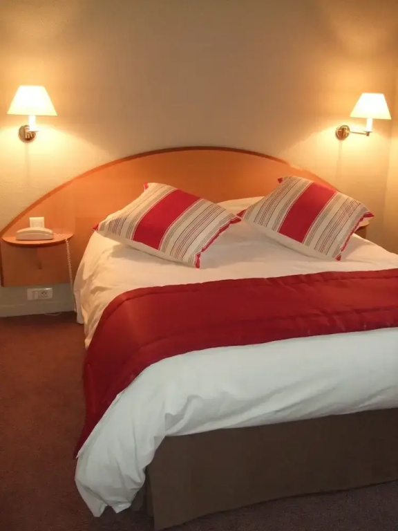 Standard Double room with city view (full double bed)