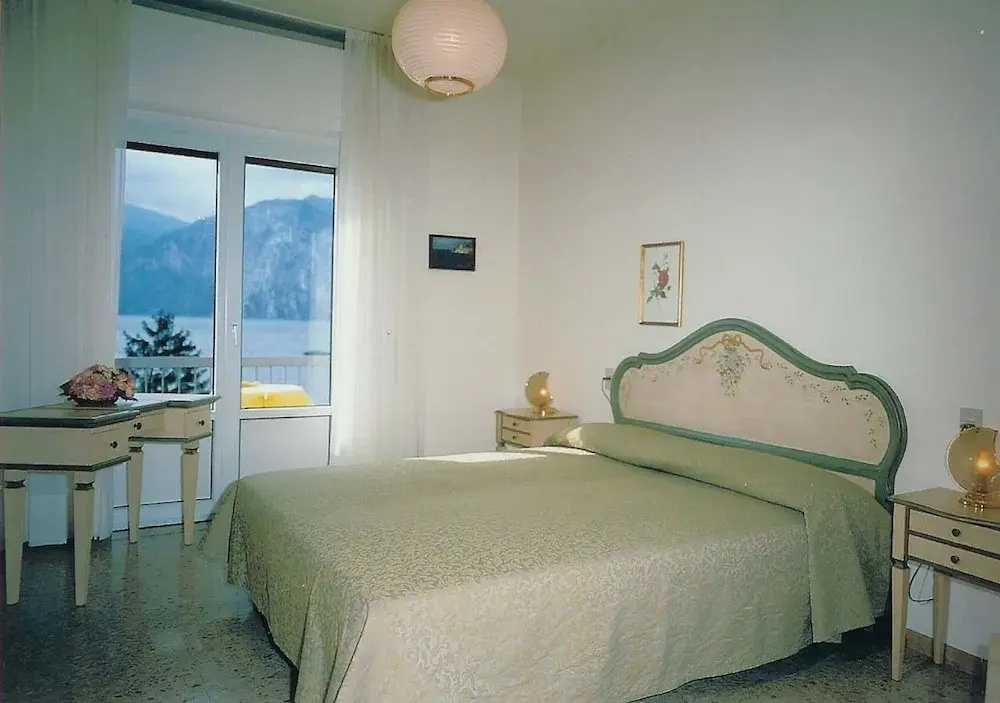 Standard Double room with mountain view (full double bed)