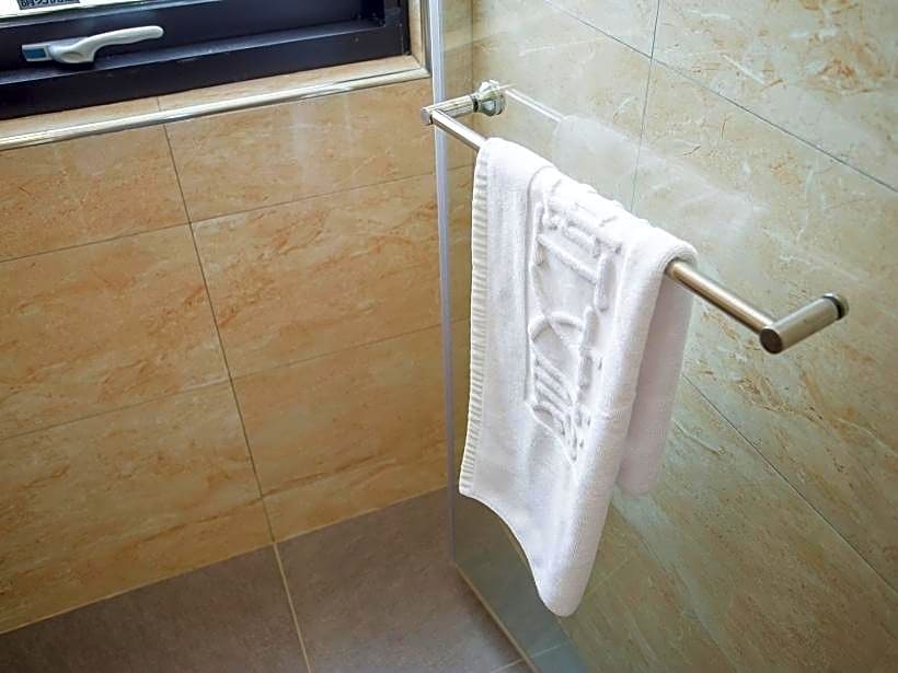 Четырёхместный семейный номер Standard в Rainbow Hotel