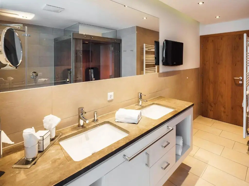 3 Bedrooms Apartment