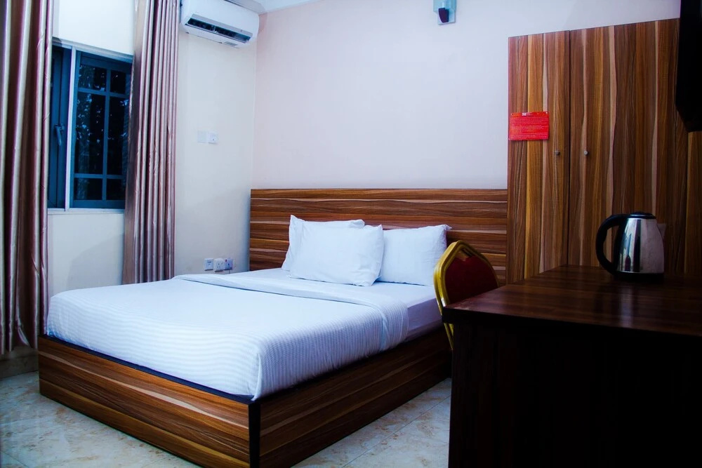 Beneville Hotel And Apartment
