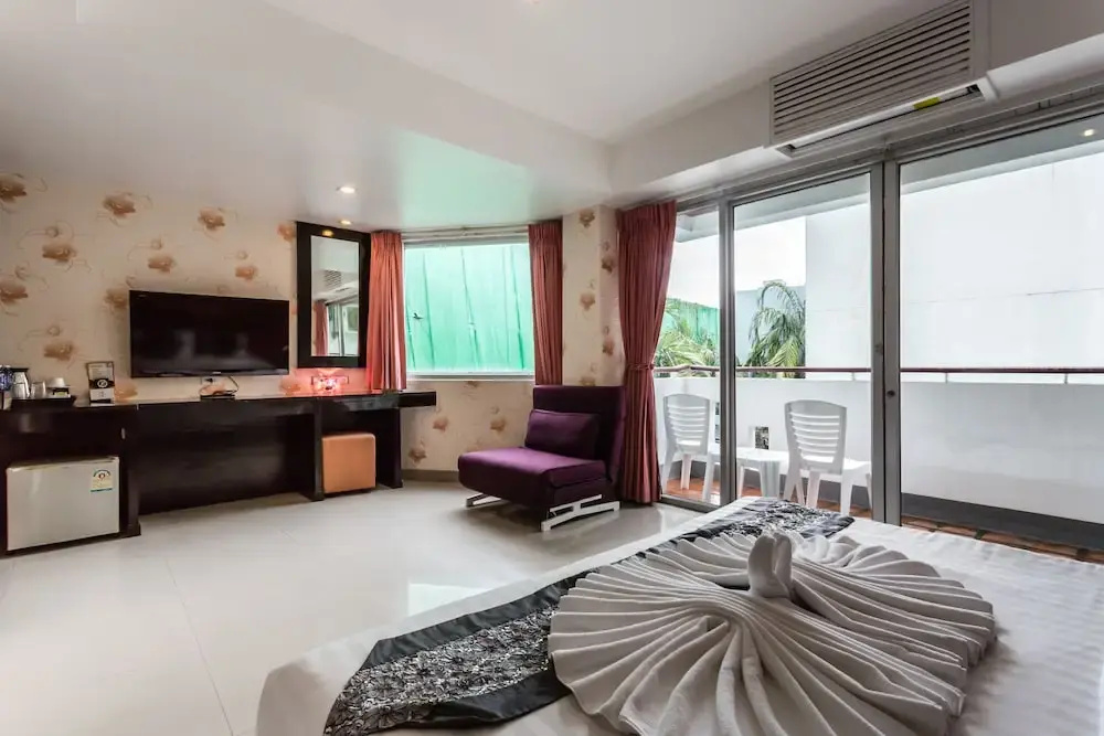 Executive Double room with balcony (full double bed)
