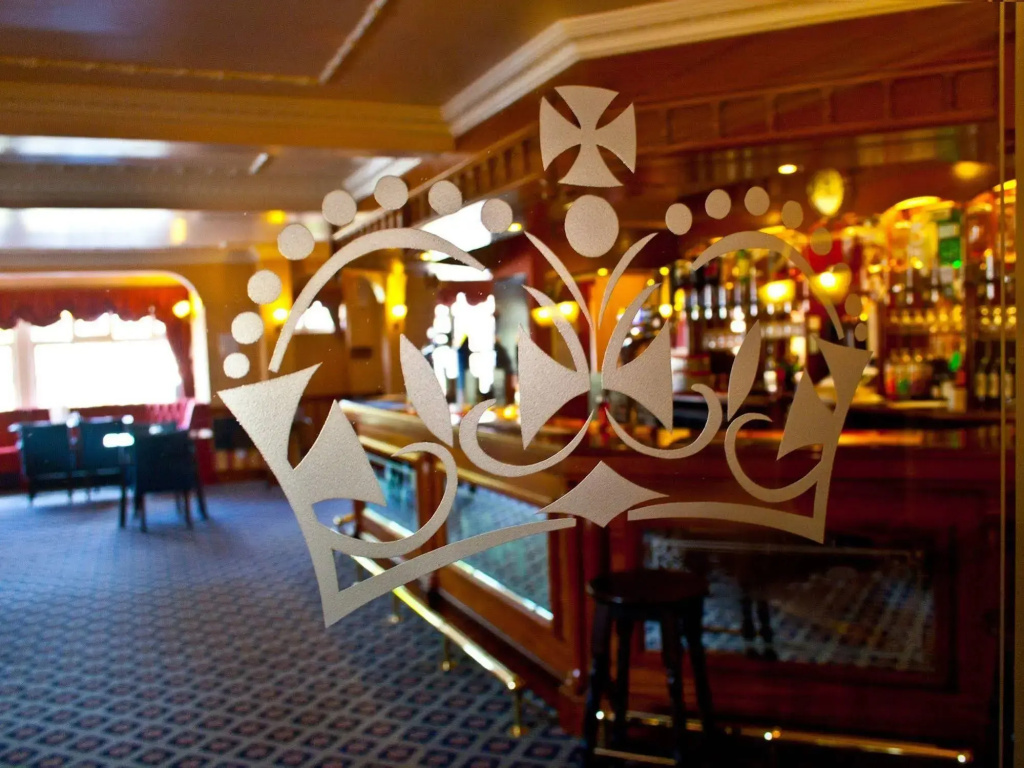 Hatter's Hotel - Général