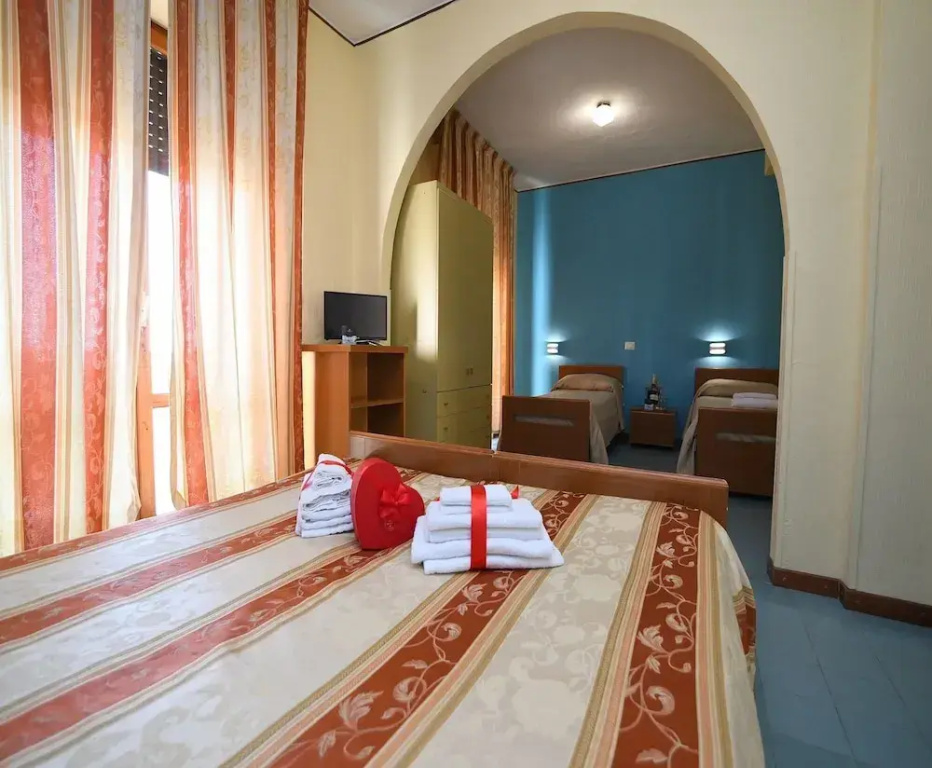 Standard Triple room