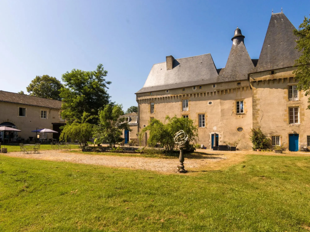 Afficher la photo 8 — Heritage Castle in Chaleix with shared pool