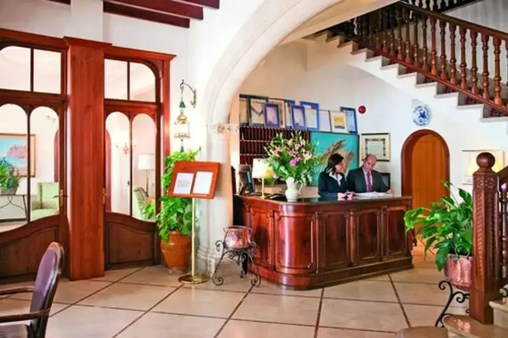 Lobby & Reception