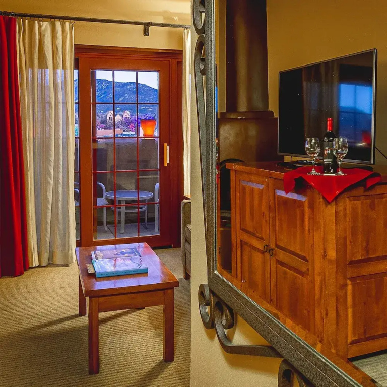 Deluxe Double room with balcony (full double bed)