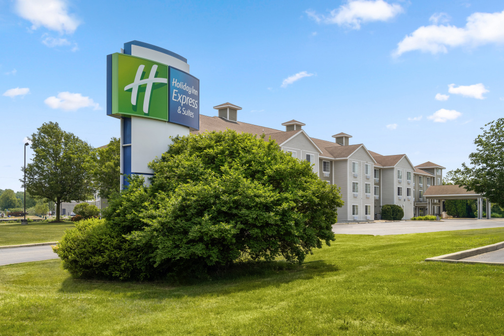 Holiday Inn Express & Suites New Buffalo by IHG