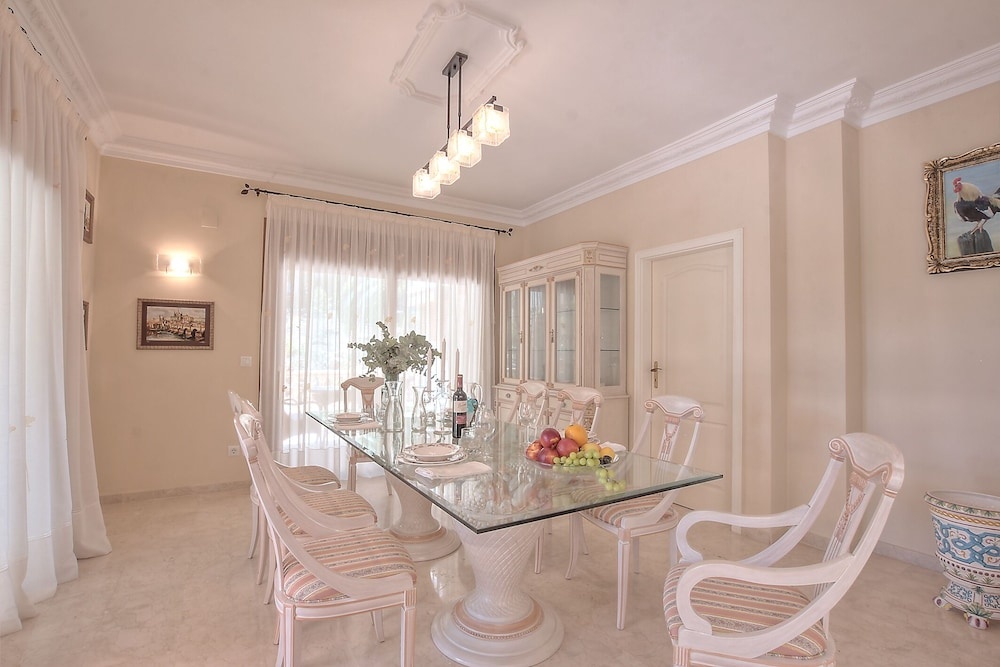 Gorgeous private villa for 10 in Moraira