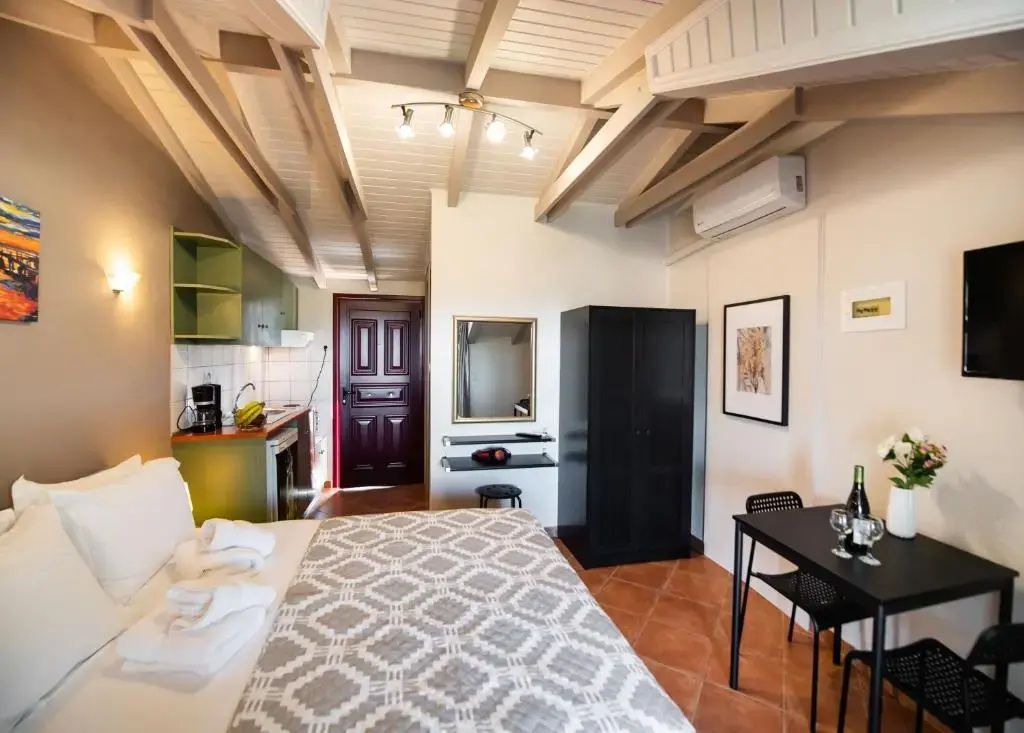 Superior Double room (full double bed)
