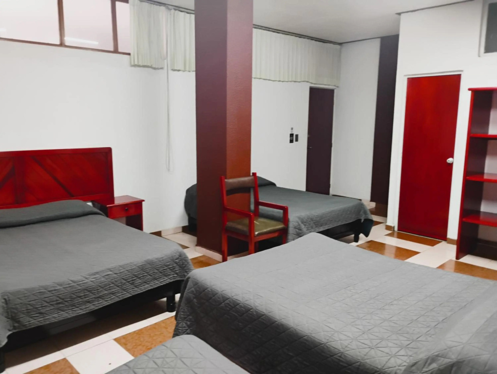 HOTEL y Vapor PLAZA