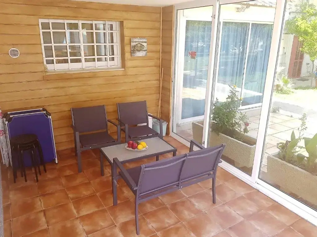 2 bedroom ground floor apt, 5 minutes walk from the beach