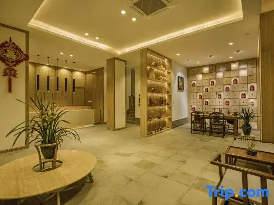 Wuyishan Liuyue Mountain Stream Hotel (Sangu Resort Chongxi Walkway Branch)