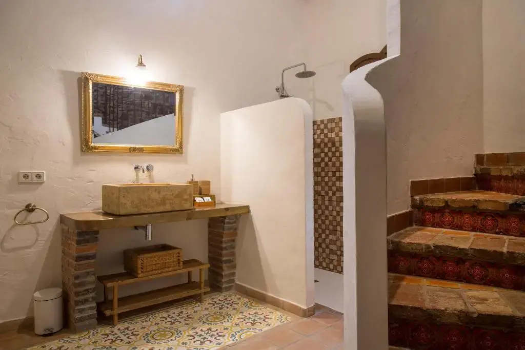 Standard Double room with balcony (full double bed)