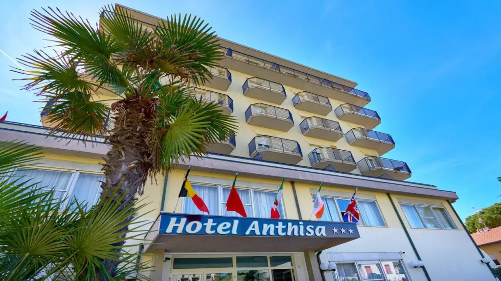 Hotel photo 12