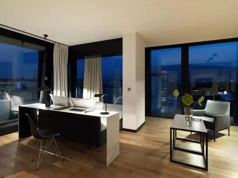 Double Suite (full double bed)