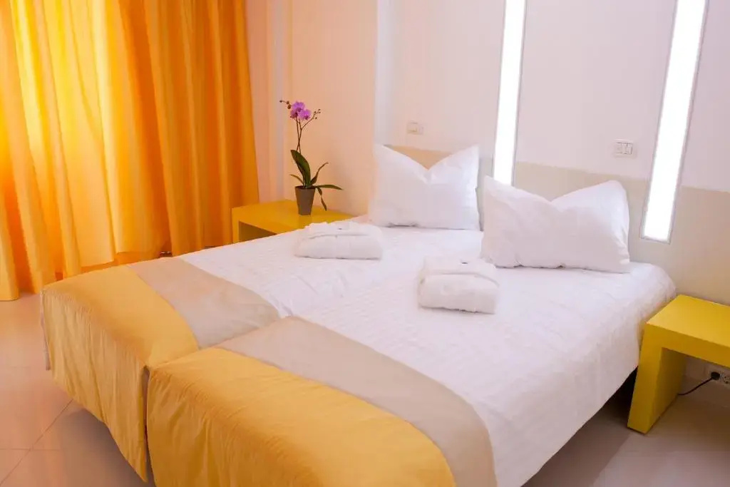 Standard Sun Double room (twin beds)