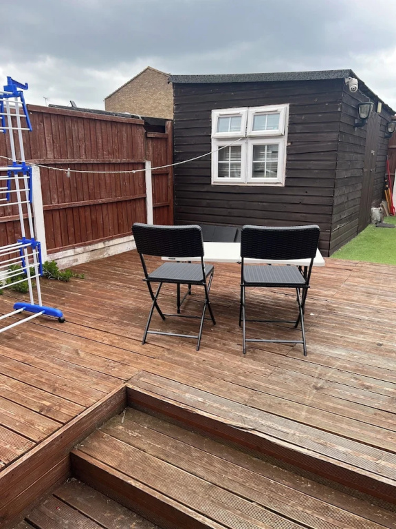 Cozy Basildon Retreat With 3 Bedrooms Free Parking